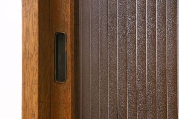 レトロ家具　昭和レトロ　薄型　モール・すりガラス入りの収納棚(戸棚、食器棚、本箱、ブックケース)