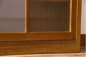 レトロ家具　昭和レトロ　薄型　モール・すりガラス入りの収納棚(戸棚、食器棚、本箱、ブックケース)