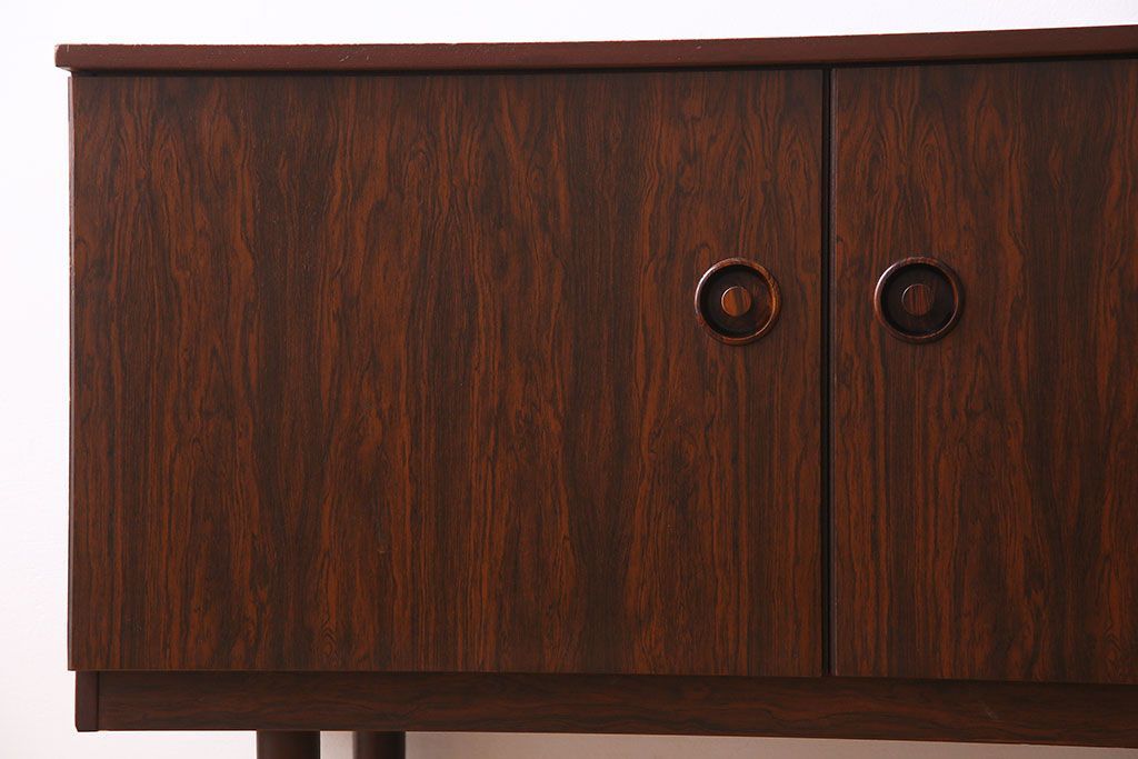 北欧家具　ビンテージ　ローズウッド材　Greaves & Thomas社製のサイドボード(サイドキャビネット)