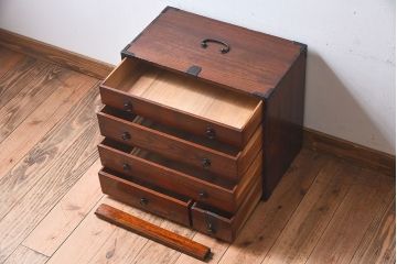 アンティーク家具　和製アンティーク　総桐材　上質な作りの小箪笥(手元箪笥、小引き出し、小物収納箱、桐箪笥、桐たんす)