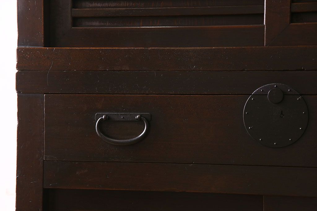 アンティーク家具　古民具・骨董　横桟引き戸　和の趣溢れる美濃帳場箪笥(収納箪笥、収納棚)