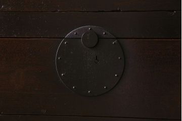 アンティーク家具　古民具・骨董　横桟引き戸　和の趣溢れる美濃帳場箪笥(収納箪笥、収納棚)