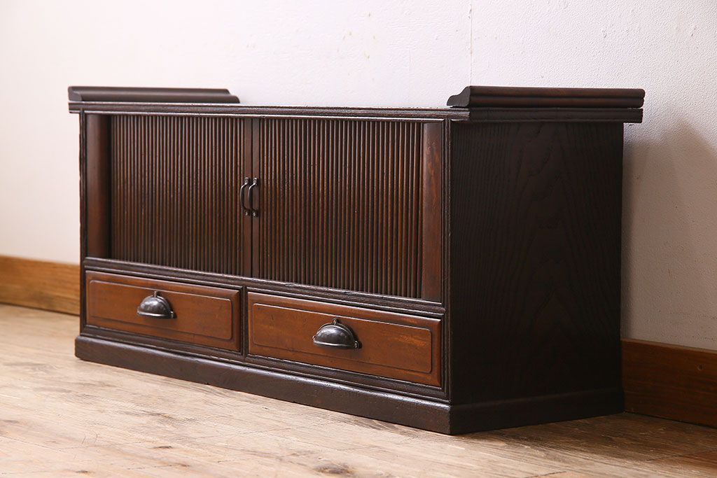 アンティーク家具　古民具・骨董　珍しいシャッター扉(蛇腹扉)式の置き床(収納棚、ローボード)