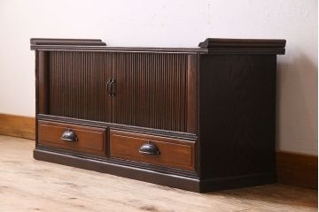 アンティーク家具　古民具・骨董　珍しいシャッター扉(蛇腹扉)式の置き床(収納棚、ローボード)