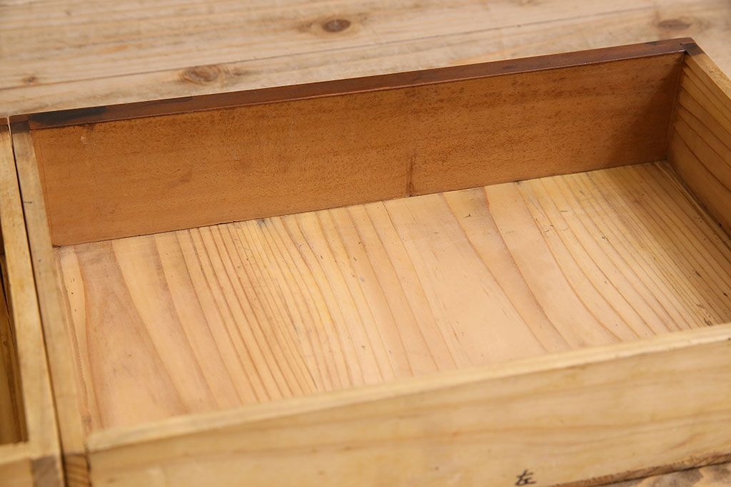 アンティーク家具　古民具・骨董　珍しいシャッター扉(蛇腹扉)式の置き床(収納棚、ローボード)