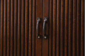 アンティーク家具　古民具・骨董　珍しいシャッター扉(蛇腹扉)式の置き床(収納棚、ローボード)