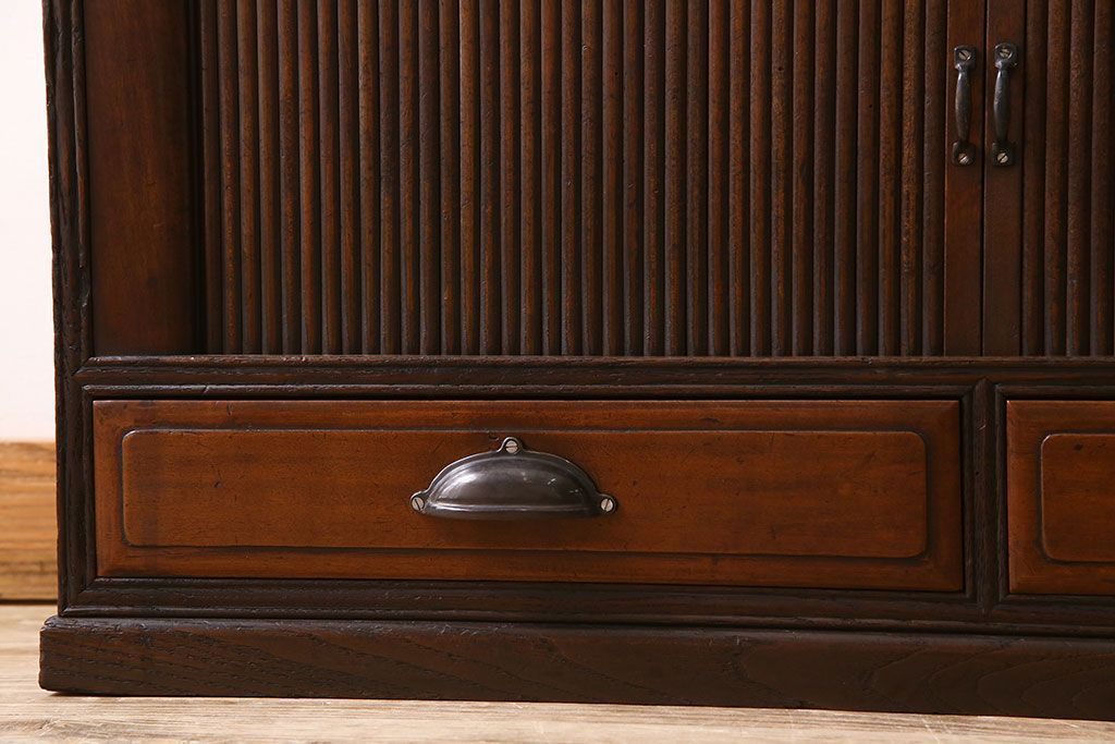 アンティーク家具　古民具・骨董　珍しいシャッター扉(蛇腹扉)式の置き床(収納棚、ローボード)