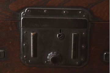 アンティーク家具　古民具・骨董　最上級品　総欅材製の越後帳場箪笥(銭戸棚、収納箪笥)