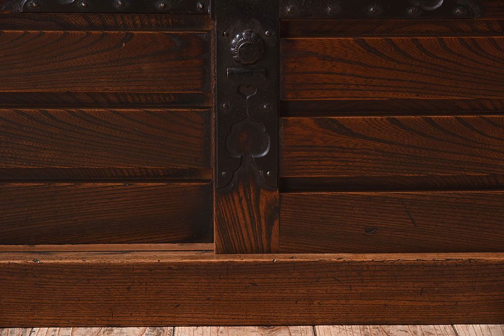 アンティーク家具　古民具・骨董　最上級品　総欅材製の越後帳場箪笥(銭戸棚、収納箪笥)