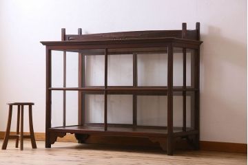 アンティーク家具　大正ロマン　珍しいデザインの大型ショーケース(ガラスケース、飾り棚、陳列棚)
