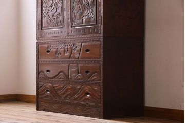 中古　軽井沢彫りが施された上質な衣装箪笥(和タンス、収納棚)(定価120万円)