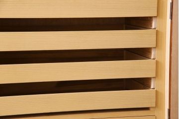 中古　軽井沢彫りが施された上質な衣装箪笥(和タンス、収納棚)(定価120万円)