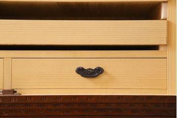 中古　軽井沢彫りが施された上質な衣装箪笥(和タンス、収納棚)(定価120万円)