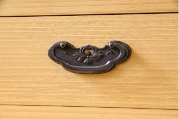 中古　軽井沢彫りが施された上質な衣装箪笥(和タンス、収納棚)(定価120万円)