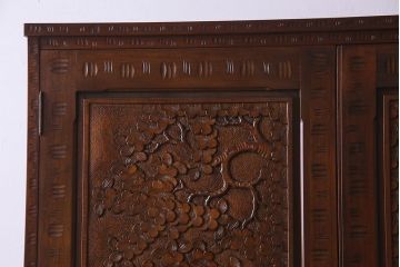 中古　軽井沢彫りが施された上質な衣装箪笥(和タンス、収納棚)(定価120万円)