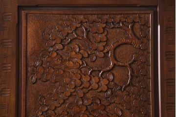 中古　軽井沢彫りが施された上質な衣装箪笥(和タンス、収納棚)(定価120万円)
