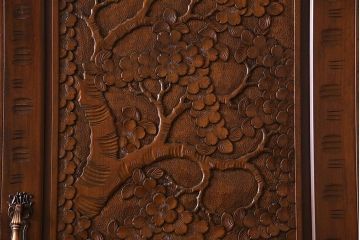 中古　軽井沢彫りが施された上質な衣装箪笥(和タンス、収納棚)(定価120万円)