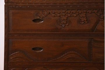 中古　軽井沢彫りが施された上質な衣装箪笥(和タンス、収納棚)(定価120万円)