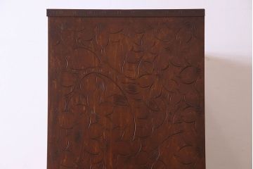 中古　軽井沢彫りが施された上質な衣装箪笥(和タンス、収納棚)(定価120万円)