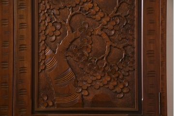中古　軽井沢彫りが施された上質な衣装箪笥(和タンス、収納棚)(定価120万円)