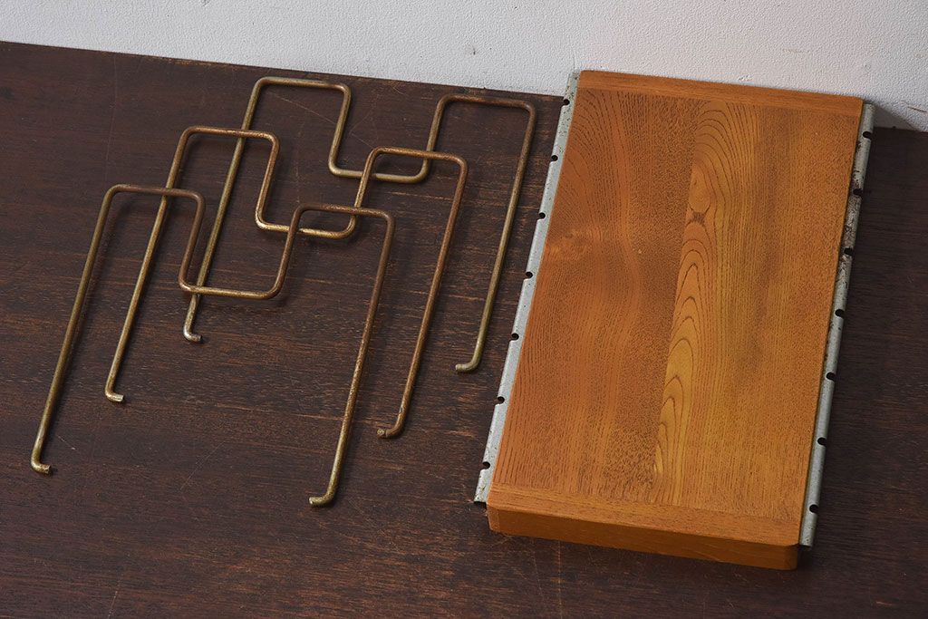 アンティーク雑貨　昭和レトロ　古い栓材製の本立て(1)