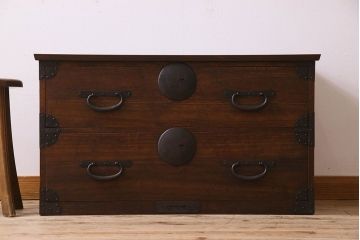 アンティーク家具　和製アンティーク　大きく立派な鋲が魅力的なローボード(ローチェスト、引き出し)