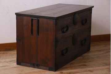 アンティーク家具　和製アンティーク　大きく立派な鋲が魅力的なローボード(ローチェスト、引き出し)