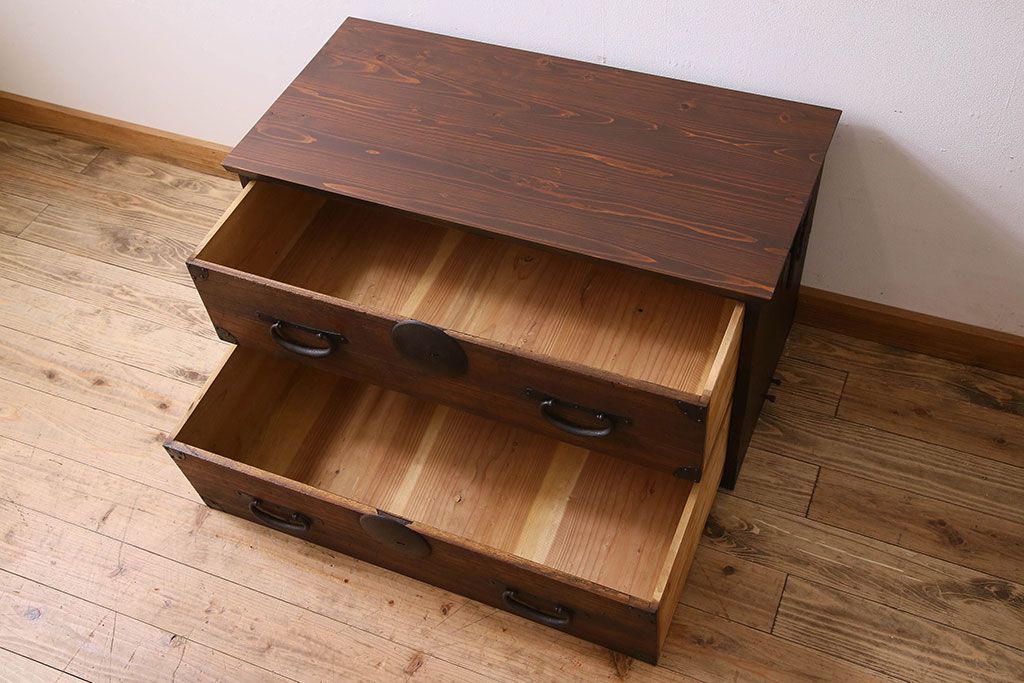 アンティーク家具　和製アンティーク　大きく立派な鋲が魅力的なローボード(ローチェスト、引き出し)