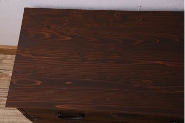 アンティーク家具　和製アンティーク　大きく立派な鋲が魅力的なローボード(ローチェスト、引き出し)