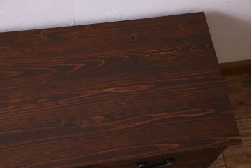 アンティーク家具　和製アンティーク　大きく立派な鋲が魅力的なローボード(ローチェスト、引き出し)