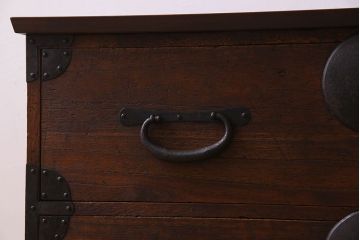 アンティーク家具　和製アンティーク　大きく立派な鋲が魅力的なローボード(ローチェスト、引き出し)