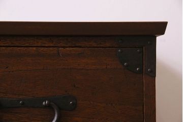 アンティーク家具　和製アンティーク　大きく立派な鋲が魅力的なローボード(ローチェスト、引き出し)