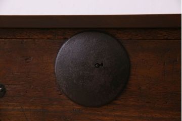 アンティーク家具　和製アンティーク　大きく立派な鋲が魅力的なローボード(ローチェスト、引き出し)