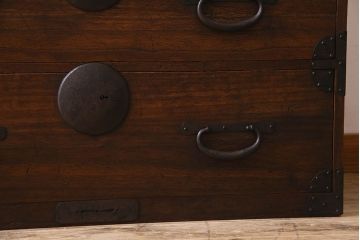 アンティーク家具　和製アンティーク　大きく立派な鋲が魅力的なローボード(ローチェスト、引き出し)