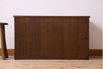 アンティーク家具　和製アンティーク　大きく立派な鋲が魅力的なローボード(ローチェスト、引き出し)