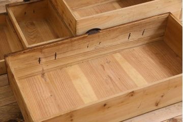 アンティーク家具　和製アンティーク　大きく立派な鋲が魅力的な箪笥ローボード(ローチェスト、引き出し)