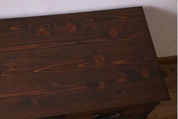 アンティーク家具　和製アンティーク　大きく立派な鋲が魅力的な箪笥ローボード(ローチェスト、引き出し)