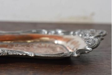 アンティーク雑貨　イギリスアンティーク　優美なデザインが印象的なキャンドルシザー(トレイ付き)