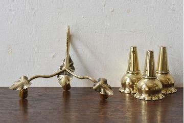 アンティーク雑貨　イギリスビンテージ　真鍮製　上品なデザインのキャンドルスタンド(ろうそく入れ)