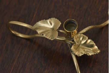 アンティーク雑貨　イギリスビンテージ　真鍮製　上品なデザインのキャンドルスタンド(ろうそく入れ)