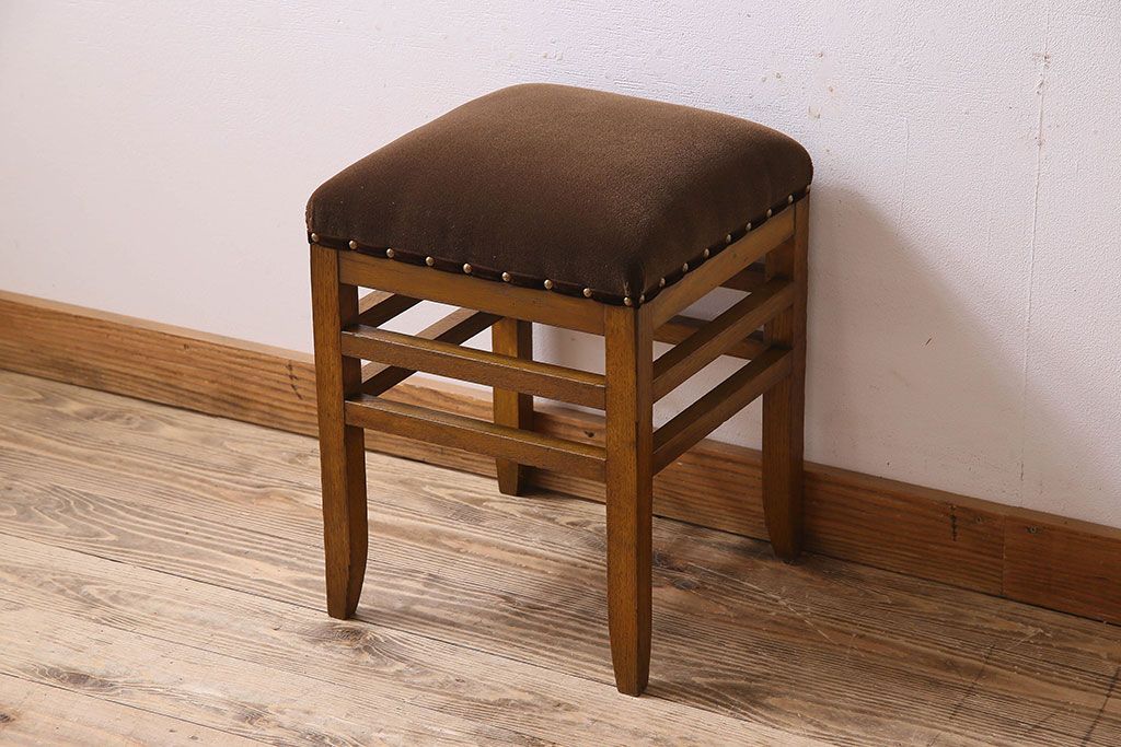 レトロ家具　昭和レトロ　古いナラ材のクッションスツール(椅子、チェア、角スツール)(1)