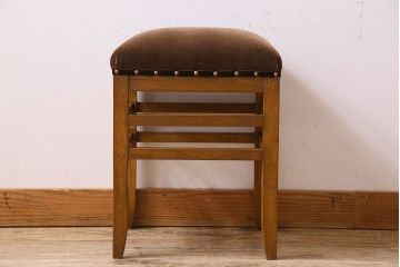 レトロ家具　昭和レトロ　古いナラ材のクッションスツール(椅子、チェア、角スツール)(1)