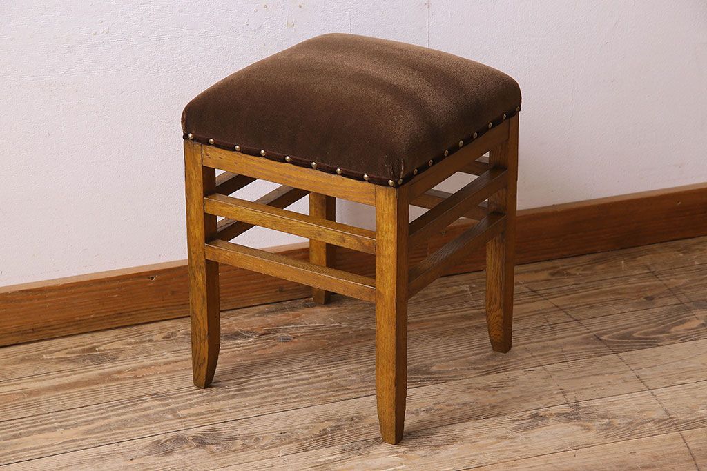 レトロ家具　昭和レトロ　古いナラ材のクッションスツール(椅子、チェア、角スツール)(1)