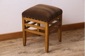 レトロ家具　昭和レトロ　古いナラ材のクッションスツール(椅子、チェア、角スツール)(1)