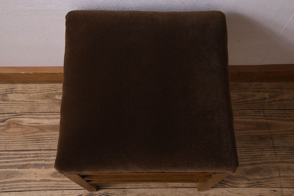 レトロ家具　昭和レトロ　古いナラ材のクッションスツール(椅子、チェア、角スツール)(1)