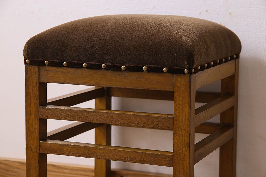 レトロ家具　昭和レトロ　古いナラ材のクッションスツール(椅子、チェア、角スツール)(1)