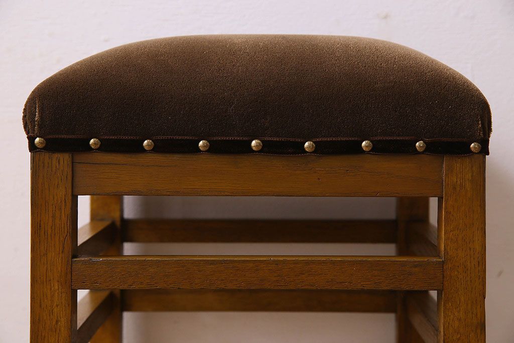 レトロ家具　昭和レトロ　古いナラ材のクッションスツール(椅子、チェア、角スツール)(1)