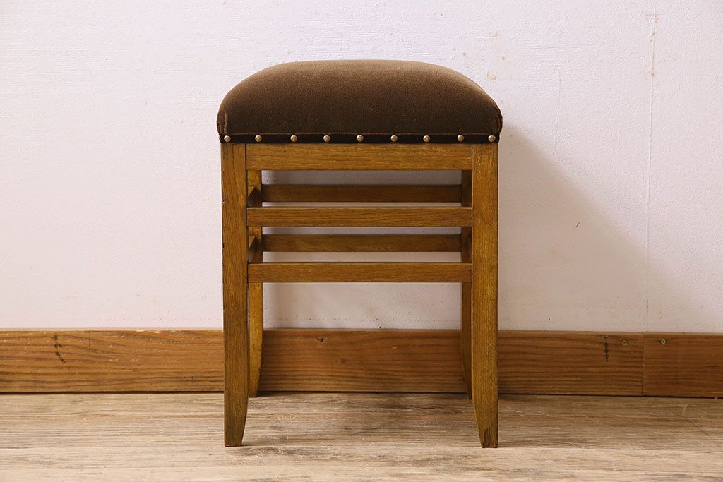 レトロ家具　昭和レトロ　古いナラ材のクッションスツール(椅子、チェア、角スツール)(1)