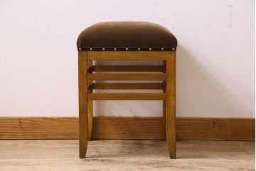 レトロ家具　昭和レトロ　古いナラ材のクッションスツール(椅子、チェア、角スツール)(1)