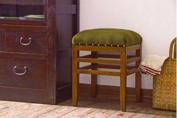 レトロ家具　昭和レトロ　古いナラ材のクッションスツール(椅子、チェア、角スツール)(2)